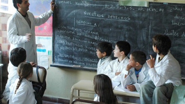 Escuela.Publica.1-NOTICIAS.POSITIVAS-620x350